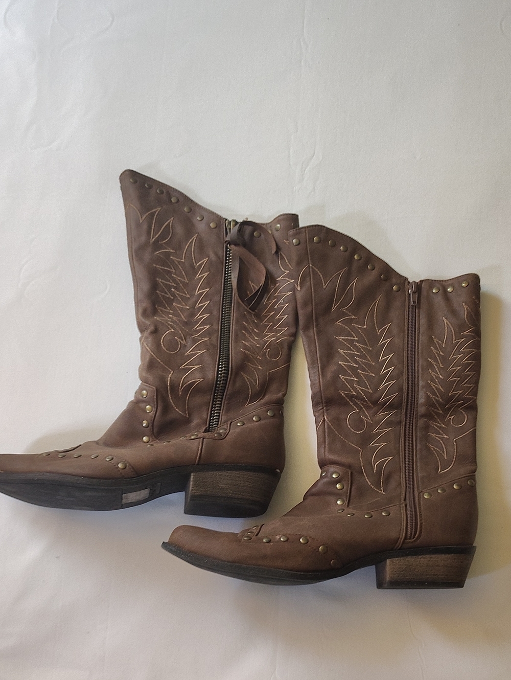 Coconuts by Matisse Brown Studded Western Heeled Boots Sz 8.5 Zipper, Both Sides